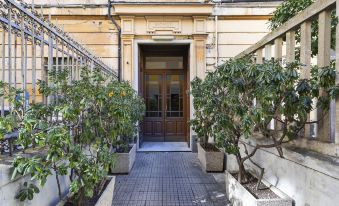 Central & Cozy Apartment by Wonderful Italy