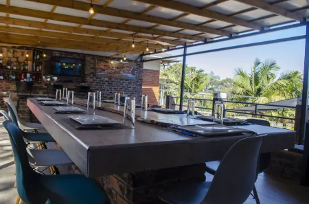 The Hilltop Guesthouse Отели рядом с достопримечательностью «Roman Catholic Church»