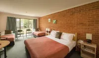 Rose Garden Motel Hotels in Belmont