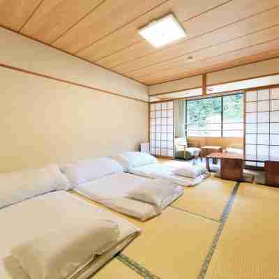 ホテル加賀助 Rooms