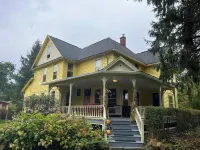 Jetson Suite at CrowNestFarm! Hiking and Wine Trails! Taughannock Falls State Park附近的飯店