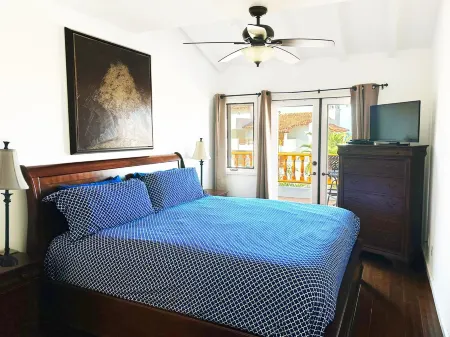 Hamilton Cove Condo with Golf Cart and Close to Beach. Only 24 Steps to Door.