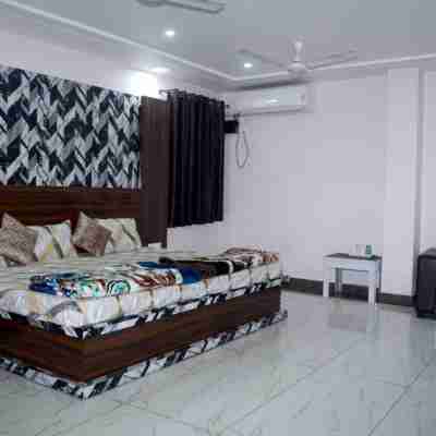SHRADDHA SHIVAM RESIDENCY Rooms