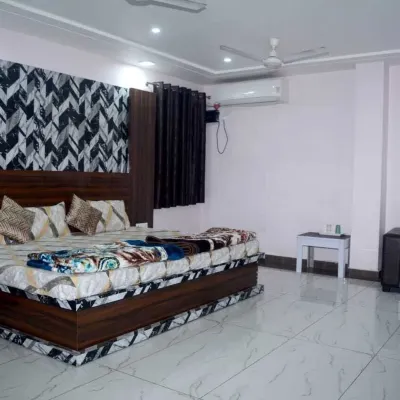 SHRADDHA SHIVAM RESIDENCY Hotels near Shri Sridhar Dham (Sri Das Hanuman Devsthan)