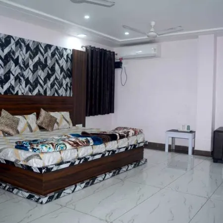 SHRADDHA SHIVAM RESIDENCY Отели в г. Читракут