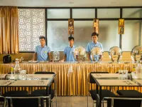 Oak Field Inn Hotels near Subhash Park