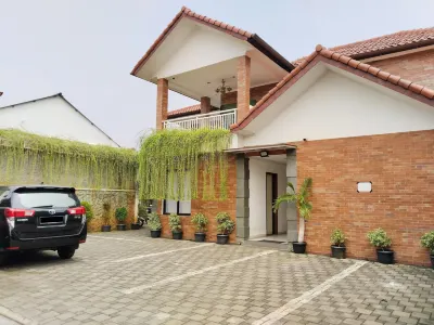 DeJati House Hotel dekat Alfamart Bunderan Jatiwarna