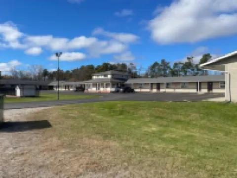Colonial House Motor Inn Hotels in Lanark County