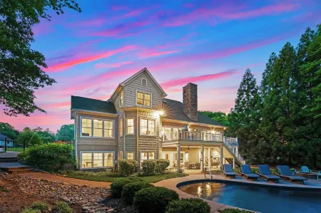 Making Waves by Avantstay Sleeps 20 + Pool