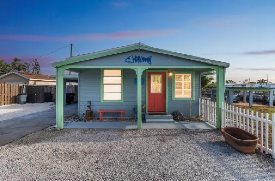 Flamingo Bay Cottage 3 Bedroom Cottage by RedAwning