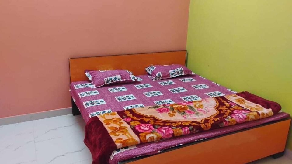 Geeta Teerth Guest House AC and Non AC Rooms