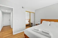 Stylish Home w Full Kitchen Garage Backyard Hotels in Baldwin Park