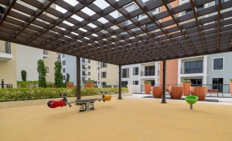 LUX The La Mer Luxury Burj View Suite 3