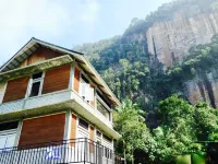Roemah Abdoe Hotels in Harau