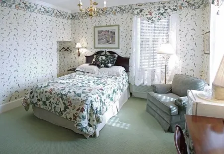 Bird-in-Hand Village Inn & Suites Отели в г. Ланкастер