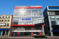FabHotel Vgr Comforts - Nr Khairtabad Metro Station Отели рядом с достопримечательностью «Бирла Мандир»
