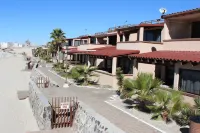Las Gaviotas 402 Mid-Century Ocean View Apartment - 3-Star