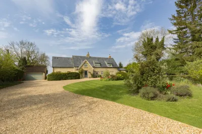 Church End Cottage Hotels in Olney