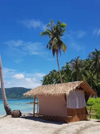 Backpackers Island Beach Camp - Adults Only Отели рядом с достопримечательностью «Накпан Бич»