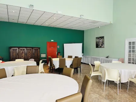 Artemia Aigues-Mortes - Hotel Avec Piscine Отели рядом с достопримечательностью «Salin d'Aigues-Mortes»