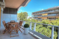 L' Apartment Blanc Dans le Centre de Glyfada - 3-Sterne