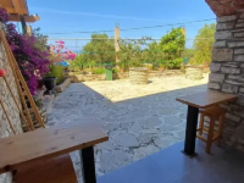 Velco BB Himara Hotels in Himare