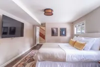 Incline Village에 있는 온수 욕조와 함께하는 Avantstay 5분에서의 다이아몬드 피크 스키장까지 Tarly 마운트 로즈 서밋 주변 호텔