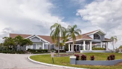 Orchid Villa Fully Equipped Kitchen Hotels in Davenport