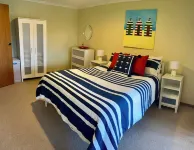 Beach Daze, Silver SandsRelax & enjoy...one street from beach Hotels in Aldinga Beach