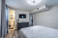Orange Oasis Hideaway Suite spacious 1 bed retreat Atl airport and Everything! Hotels near World Changers Church International