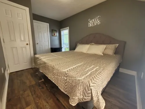 King Bed Downtown Sparrow Hospital