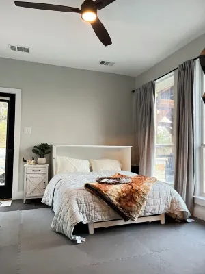 Lakeview Escape; Charming 1-bedroom with entertainers' backyard