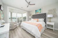 Luxe 8BR Lakefront Home, Private Pool, Hot Tub, Gameroom, Putting Green, Firepit - Bintang 5