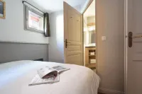 6-person apartment with view and pool at the foot of the slopes