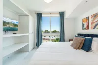 King Beds, Rooftop, Balcony, Gym, Pool Hotels in Downtown Hollywood