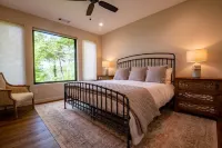 5 Hikes- Hot Tub, Incredible View, Aska Adventure Area