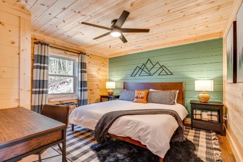 Epic Views - Pickleball - HotTub - Firepit - Shenandoah National Park!