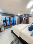 Catalina Honeymoon adventure, 1-bedroom 2 baths with A/C and golf car!