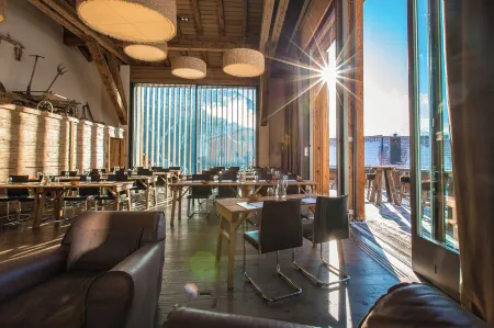 Maiensässhotel Guarda Val Отели в г. Чаппина