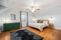 The University House King Beds+Fast WIFI+W/D 먼시 호텔