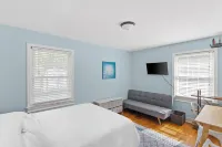 Central Wilmington White House: A Family-Friendly Haven Where Pets Are Welcome Hotels near University of North Carolina Wilmington