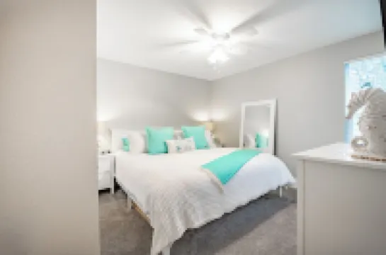 The Beach Retreat-Stylish 2-bedroom view condo in Birch Bay