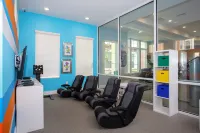 Gorgeous 4 Bedroom Family Friendly Close to Disney 7573