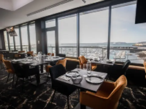 Le Barracuda & Spa, Centre Port, Pieds Dans l'Eau, Vue Mer Hoteles en Brest