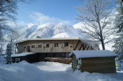 Auberge de Jeunesse HI Le Mont-Dore Hôtels à proximité de : Source chaude Croizat