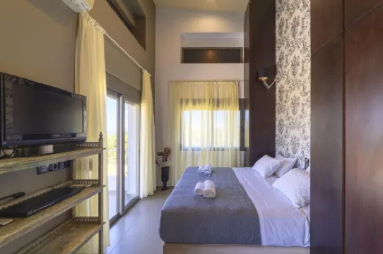 Villa Sfedami with Private Pool and Children Safet