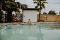 Triangle Motel - Pools
