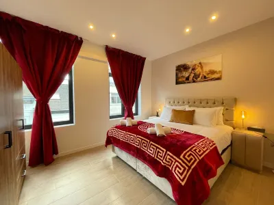 One Lux Stay Near Antwerp Central - 3 Bedroom 1.5 Bathroom Hotels in 
