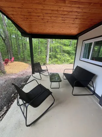 Charming 2-bedroom container house in lovely Mentone with WiFi, AC, NO PETS