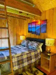 Cozy Cabin, private, romantic, wood stove, WiFi, mountains, NC